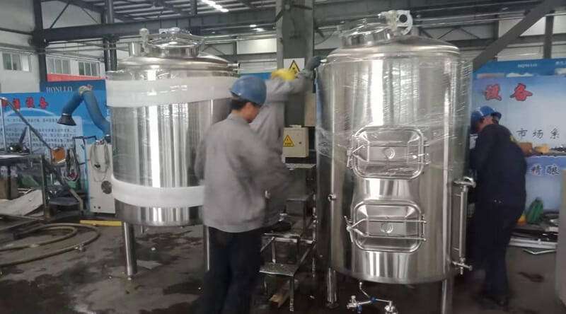 Brewing equipment case (26)