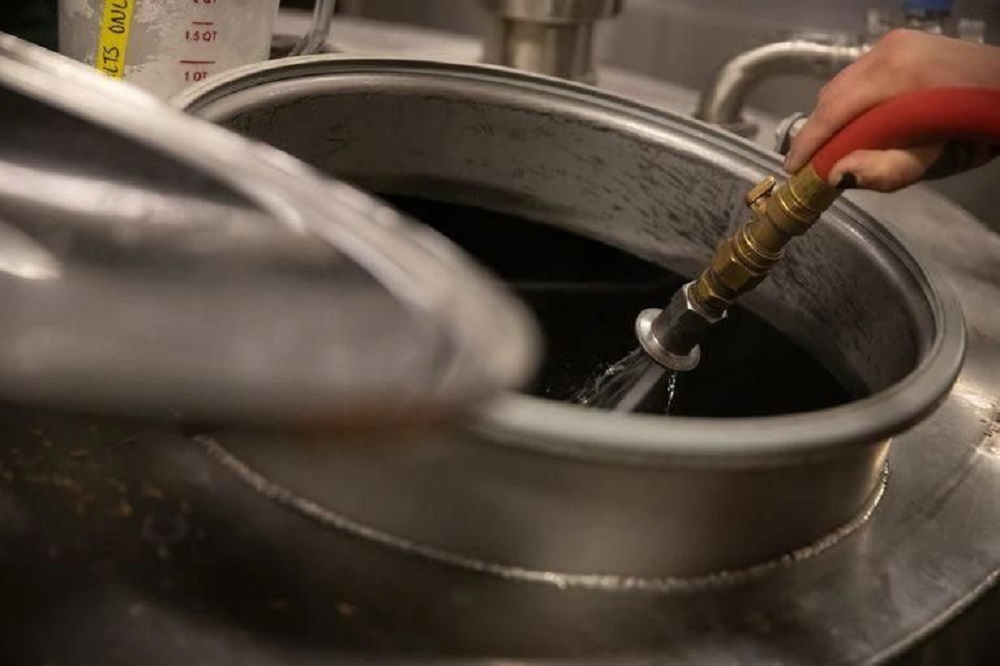 Cleaning beer equipment Cleaning beer equipment